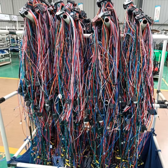Harnais de câblage des véhicules à moteur de camion de voiture de connecteur de câble électronique adapté aux besoins du client de tuyau de PVC
